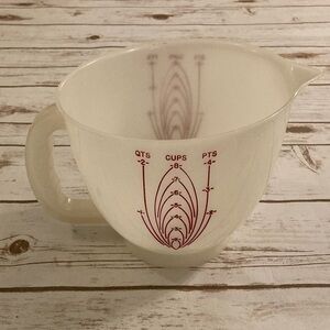 Vintage Tupperware Mix N Pour 8 Cup Mixing Bowl